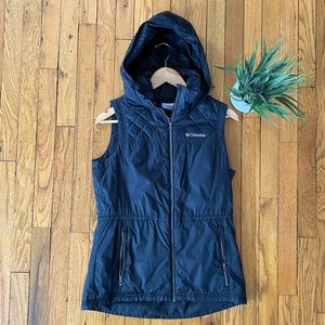 Columbia zip-up vest in black. Size Small. Used.